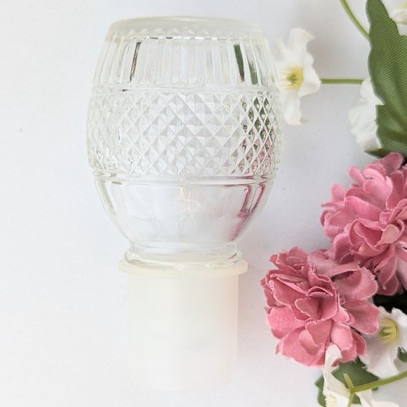 Vintage Clear Glass 1975 Whiskey Liquor Decanter with Stopper 70s Water Decanter - Picture 5 of 9